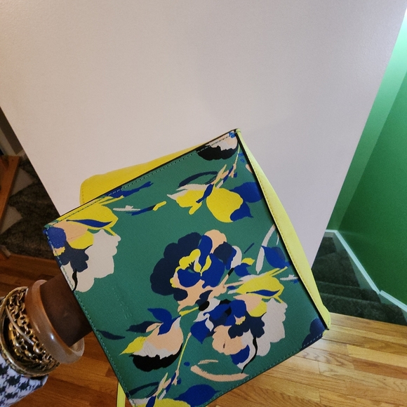 EMMA & SOPHIA CROSSBODY HANDBAG - Picture 8 of 11